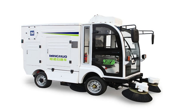 拜城四轮扫路车MN-S1800配备240L标准垃圾桶
